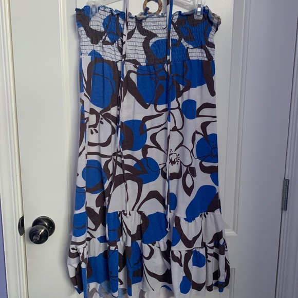Flower Dress With Adjustable Straps - Picture 3 of 4